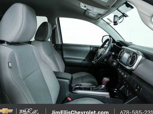 Used 2017 Toyota Tacoma SR5 w/ Tow Package AWD/4WD image 19