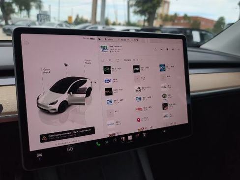 Used 2022 Tesla Model Y Long Range AWD/4WD image 14