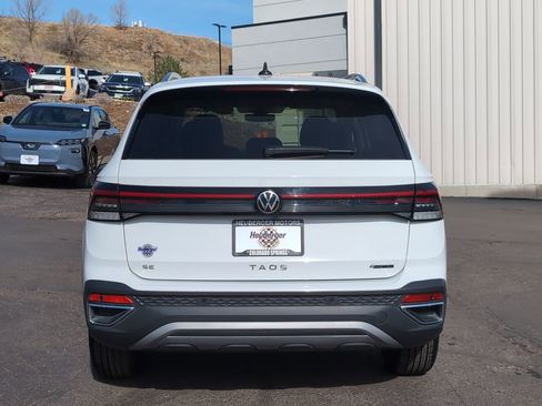 Used 2025 Volkswagen Taos SE image 6