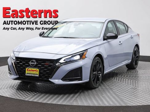 Used 2023 Nissan Altima 2.5 SR FWD image 1