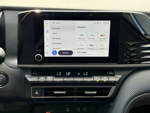 Used 2025 Toyota Camry SE FWD image 19