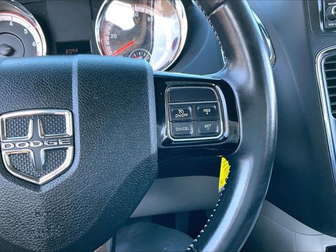 Used 2018 Dodge Grand Caravan SXT image 17