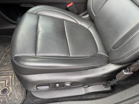 Used 2023 GMC Acadia SLT w/ Elevation Edition image 21