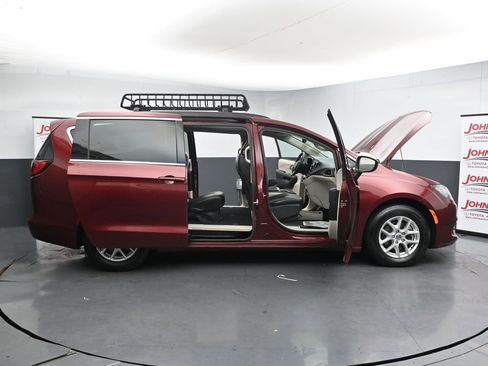 Used 2021 Chrysler Voyager Lxi FWD image 41