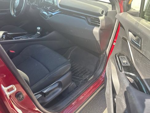Used 2019 Toyota C-HR XLE FWD image 14