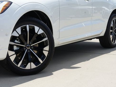 New 2026 Volvo XC60 B5 Plus w/ Protection Package Premier image 6