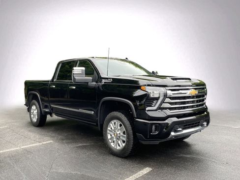 Used 2025 Chevrolet Silverado 2500 High Country w/ High Country Premium Package AWD/4WD image 2