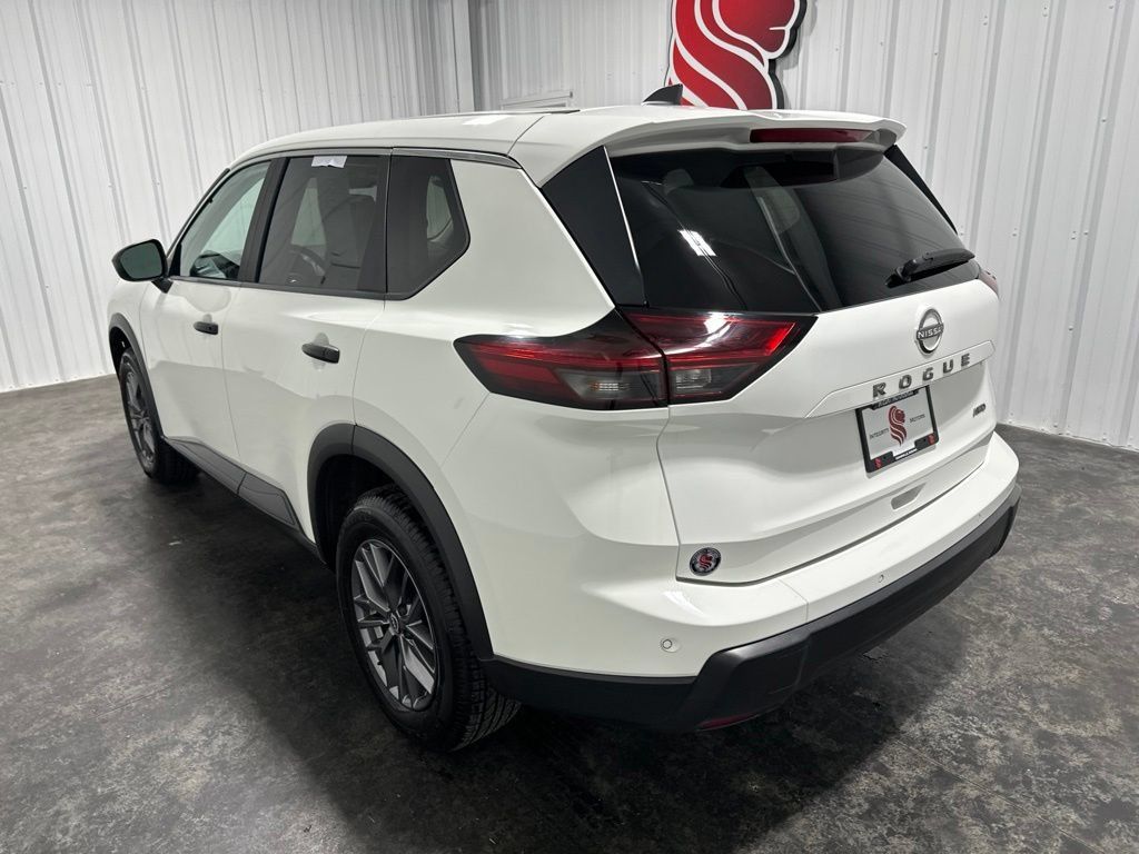 Used 2024 Nissan Rogue S AWD/4WD image 8