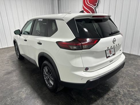 Used 2024 Nissan Rogue S AWD/4WD image 8
