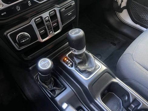 Used 2022 Jeep Wrangler Unlimited Sport AWD/4WD image 17