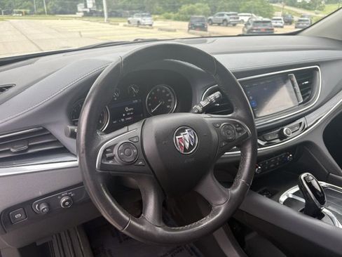 Used 2021 Buick Enclave Essence FWD image 12