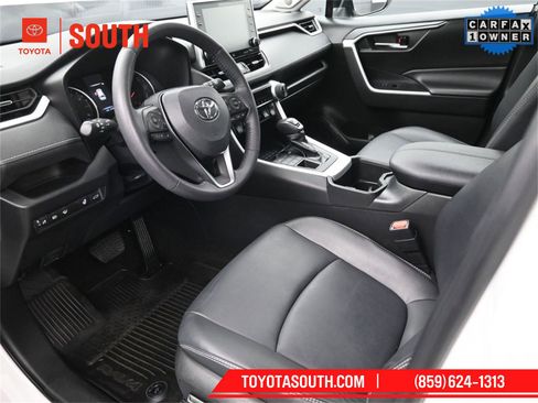Used 2022 Toyota RAV4 XLE Premium image 9