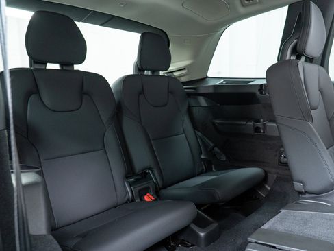 New 2026 Volvo XC90 B6 Plus w/ Protection Package Premier image 25