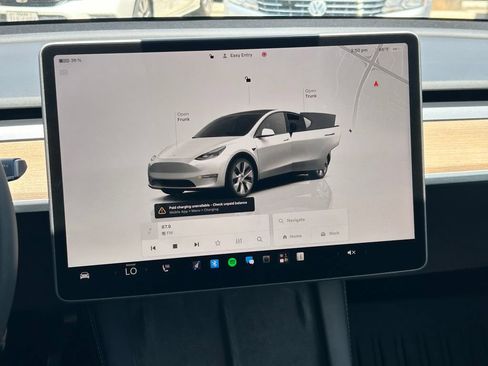 Used 2024 Tesla Model Y Long Range AWD/4WD image 18