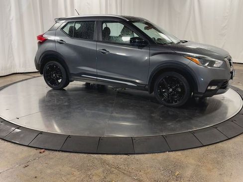 Used 2020 Nissan Kicks SR image 3