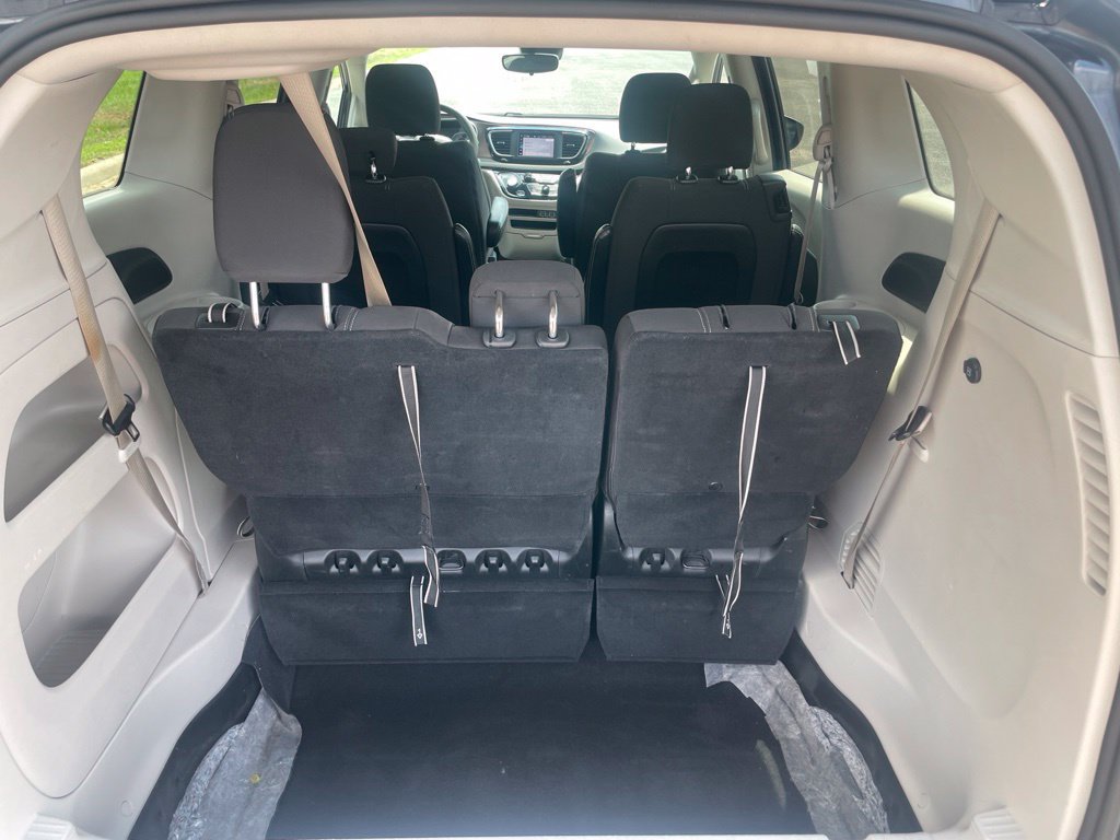 Used 2023 Chrysler Voyager LX FWD image 13