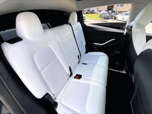 Used 2024 Tesla Model Y Long Range image 17