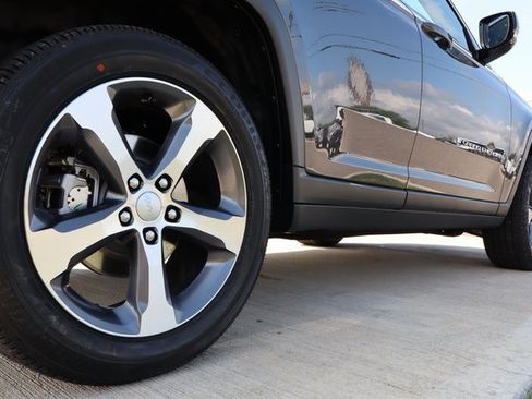 New 2025 Jeep Grand Cherokee Limited w/ Luxury Tech Group II image 36