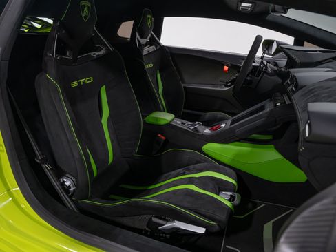Used 2023 Lamborghini Huracan STO RWD image 69