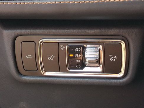 Used 2025 Lincoln Aviator Black Label AWD/4WD image 25