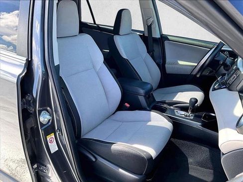 Used 2017 Toyota RAV4 XLE FWD image 9