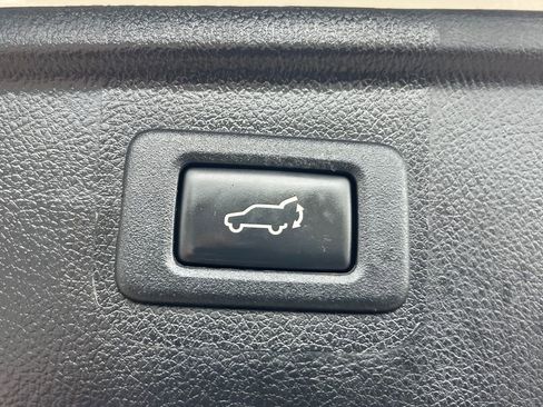 Used 2017 Subaru Outback 2.5i Limited AWD/4WD image 17