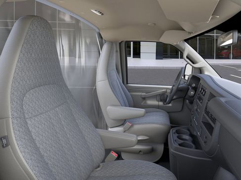 New 2025 GMC Savana 3500 w/ Power Convenience Package RWD image 17