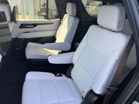 Used 2025 Chevrolet Tahoe Premier AWD/4WD image 14