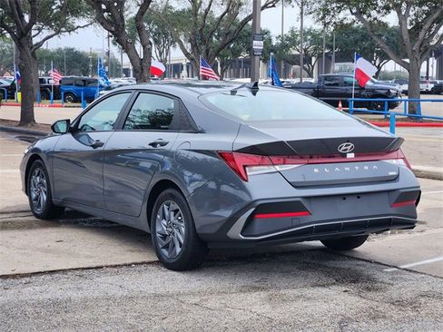 Used 2024 Hyundai Elantra Blue image 5