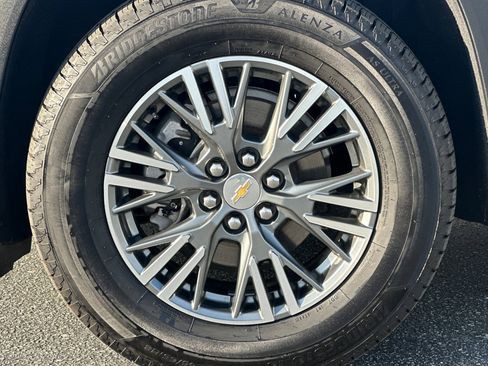 Used 2024 Chevrolet Traverse LT image 26