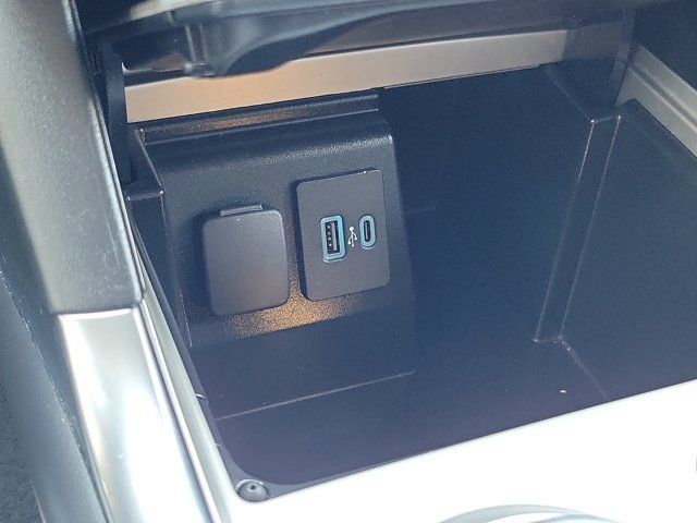 Used 2023 Ford Explorer Limited w/ Equipment Group 301A RWD image 32