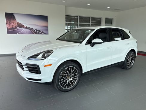 Used 2023 Porsche Cayenne Platinum Edition AWD/4WD image 4