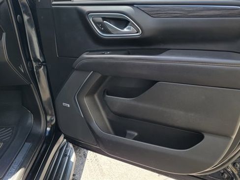 Used 2023 GMC Yukon XL SLT AWD/4WD image 42