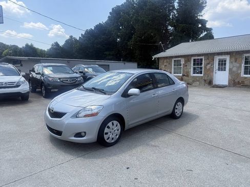 Used 2010 Toyota Yaris Sedan FWD image 3