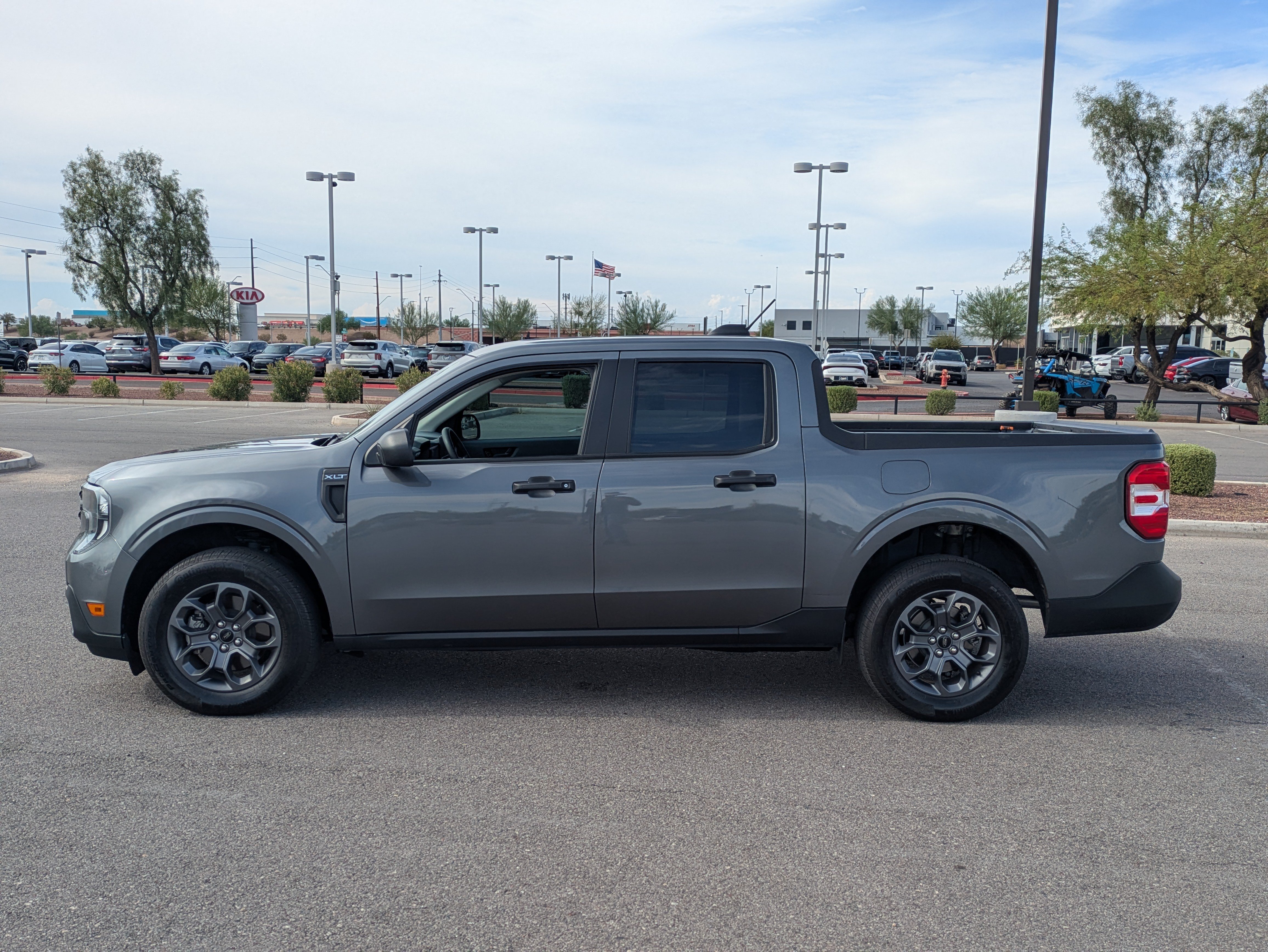 Used 2025 Ford Maverick XLT FWD image 2