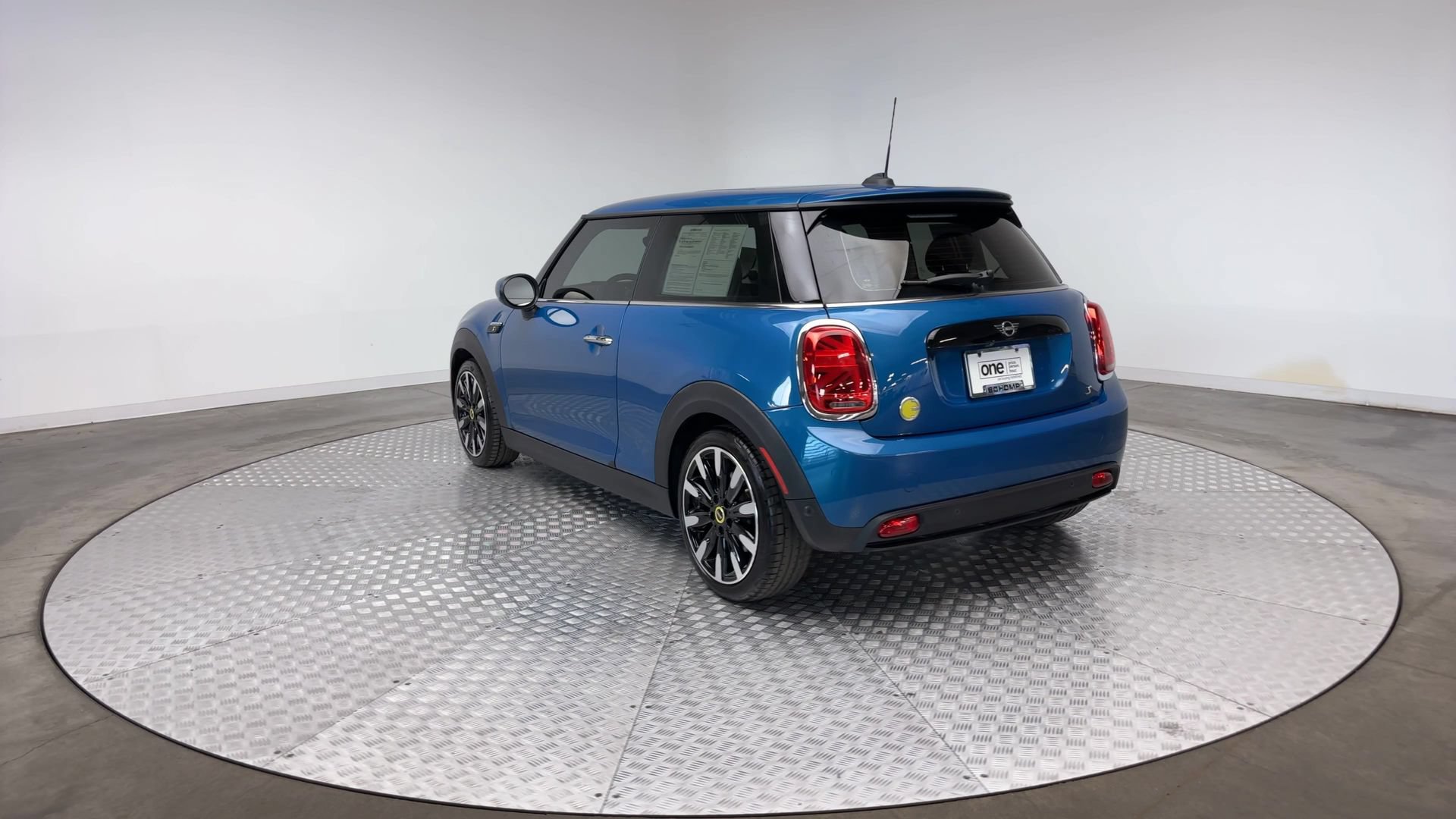 Certified 2024 MINI Cooper SE w/ Signature Upholstery Package FWD image 6