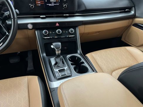 Certified 2024 Kia Carnival LX image 16