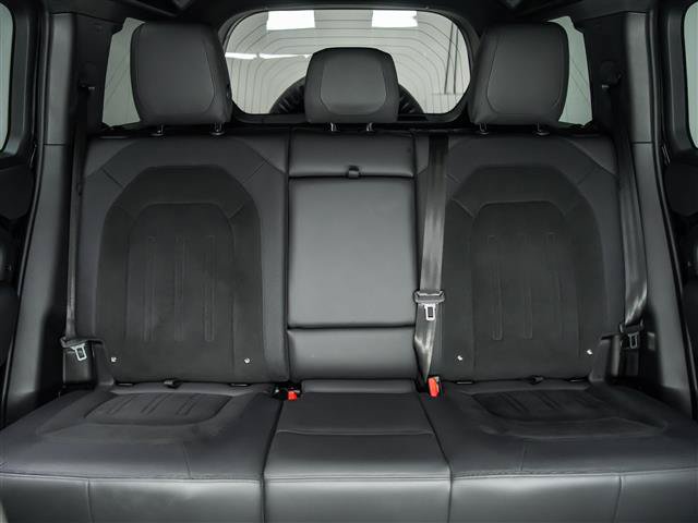 Used 2023 Land Rover Defender 110 V8 AWD/4WD image 19