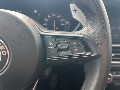 Used 2022 Alfa Romeo Giulia Veloce image 13