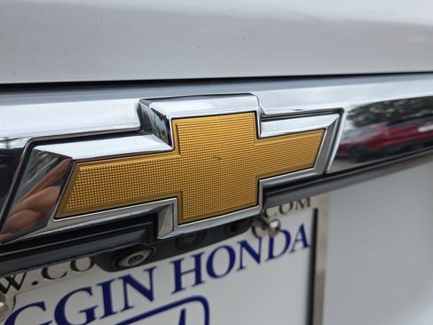 Used 2023 Chevrolet Traverse LT image 17