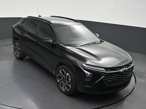 Used 2025 Chevrolet Trax RS w/ Sunroof Package FWD image 22