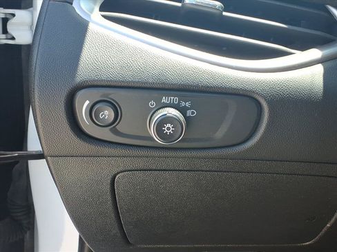 Used 2025 Chevrolet Malibu LT FWD image 17