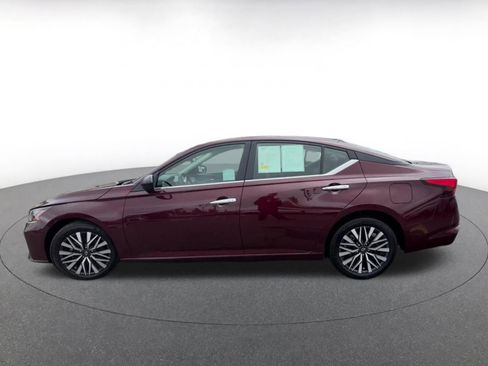 Used 2025 Nissan Altima 2.5 SV FWD image 9