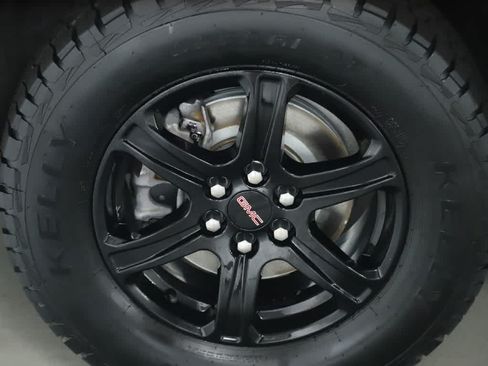 Used 2023 GMC Acadia AT4 w/ Technology Package AWD/4WD image 39
