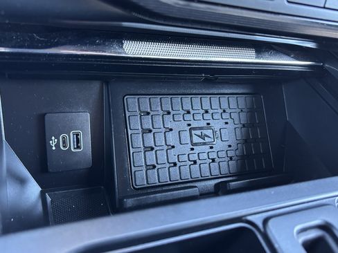 Used 2025 Ford F150 Lightning Platinum image 20