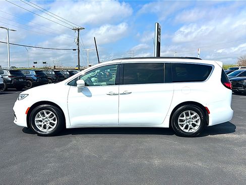 Used 2022 Chrysler Pacifica Touring-L image 5