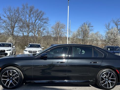 Used 2026 BMW i7 xDrive60 w/ Executive Package AWD/4WD image 7