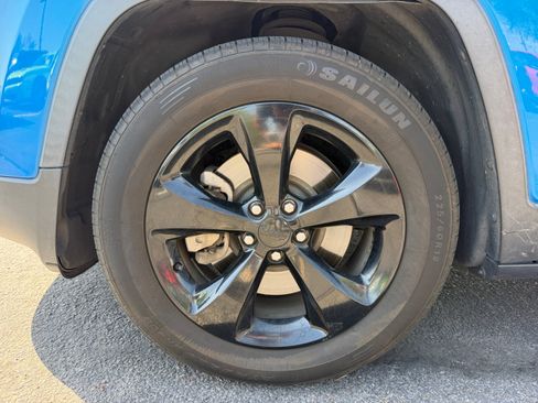 Used 2018 Jeep Cherokee Latitude w/ Altitude Package FWD image 26