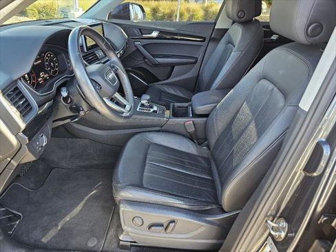 Used 2020 Audi Q5 e Premium w/ Convenience Package image 2