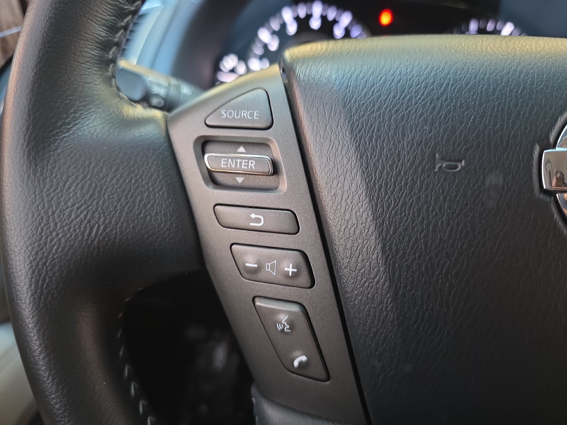 Used 2017 Nissan Armada Platinum w/ Interior Lighting Package AWD/4WD image 17